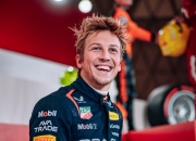 开云体育在线-威廉姆斯险胜哈斯车队，皮亚斯特里关键制胜