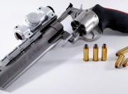 开云APP-夜之唯一节拍，拉文，在季后赛的混沌中独自起舞