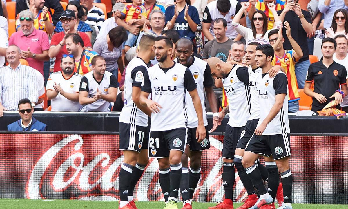 包含巴萨客场大胜巴伦西亚：连续三场零封对手的词条