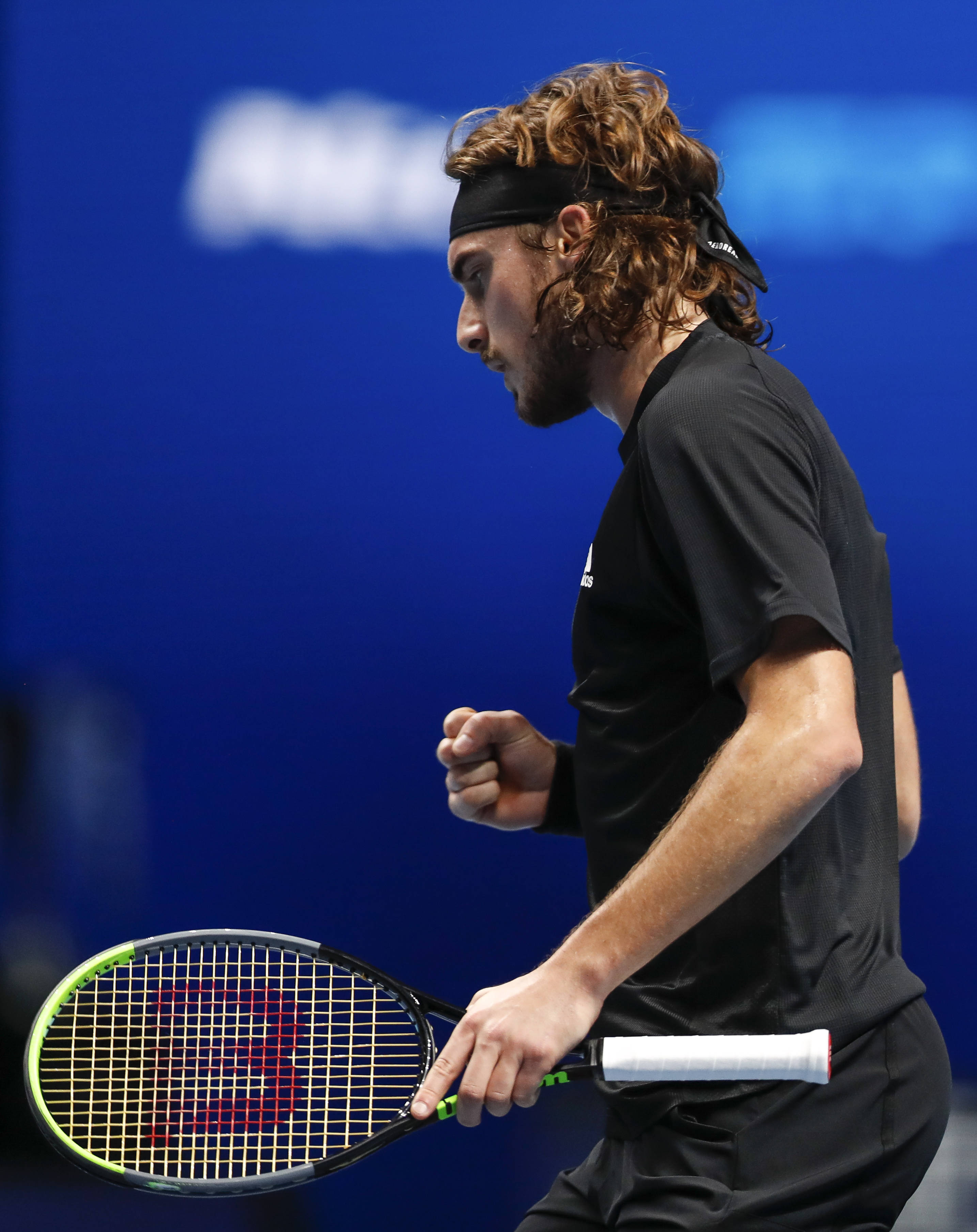 ATP总决赛绝杀温网，西西帕斯点燃赛场的简单介绍