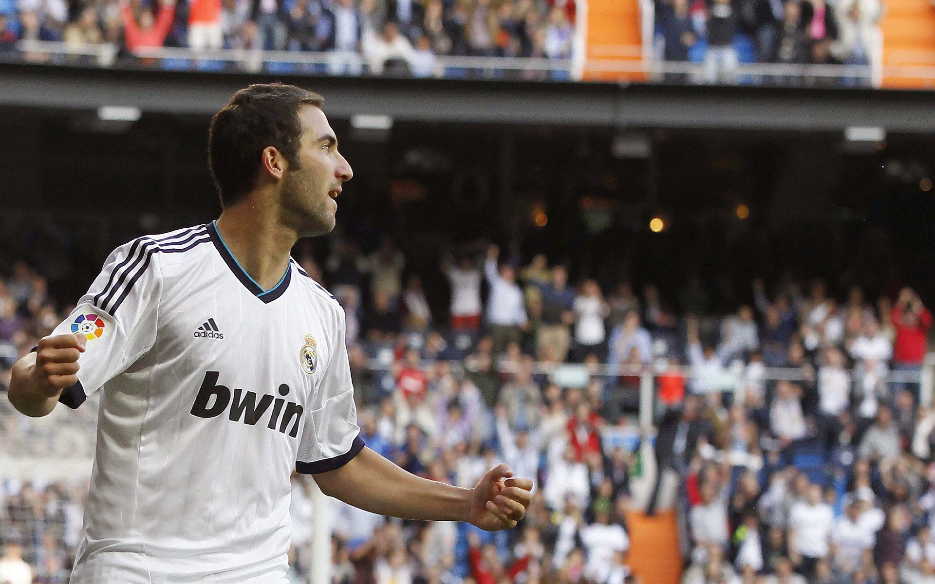 当风暴眼萨内与橙色洪流相遇，现代足球的双重压制美学