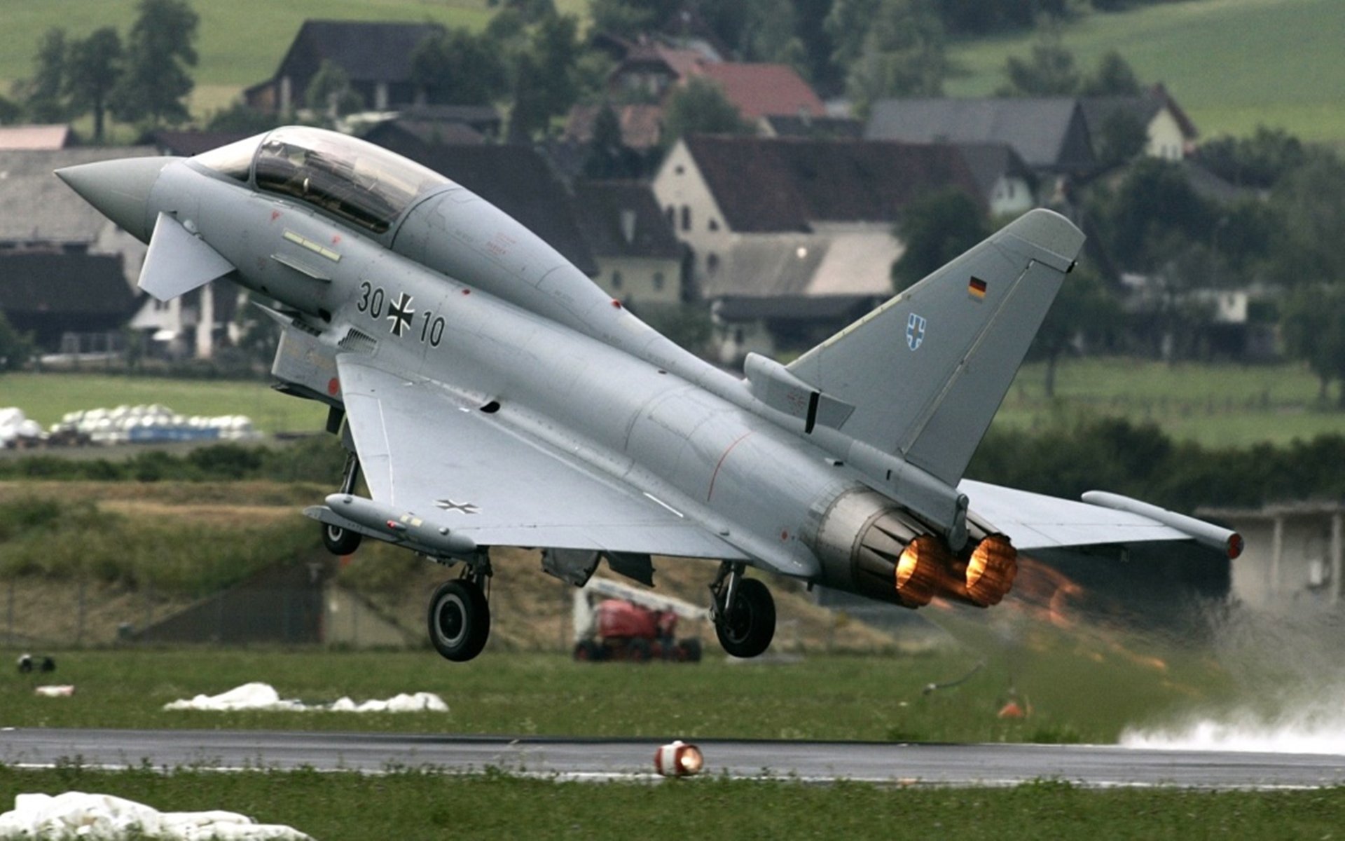 利拉德导演暴力美学，灰熊战车碾过公牛之夜的三个镜头