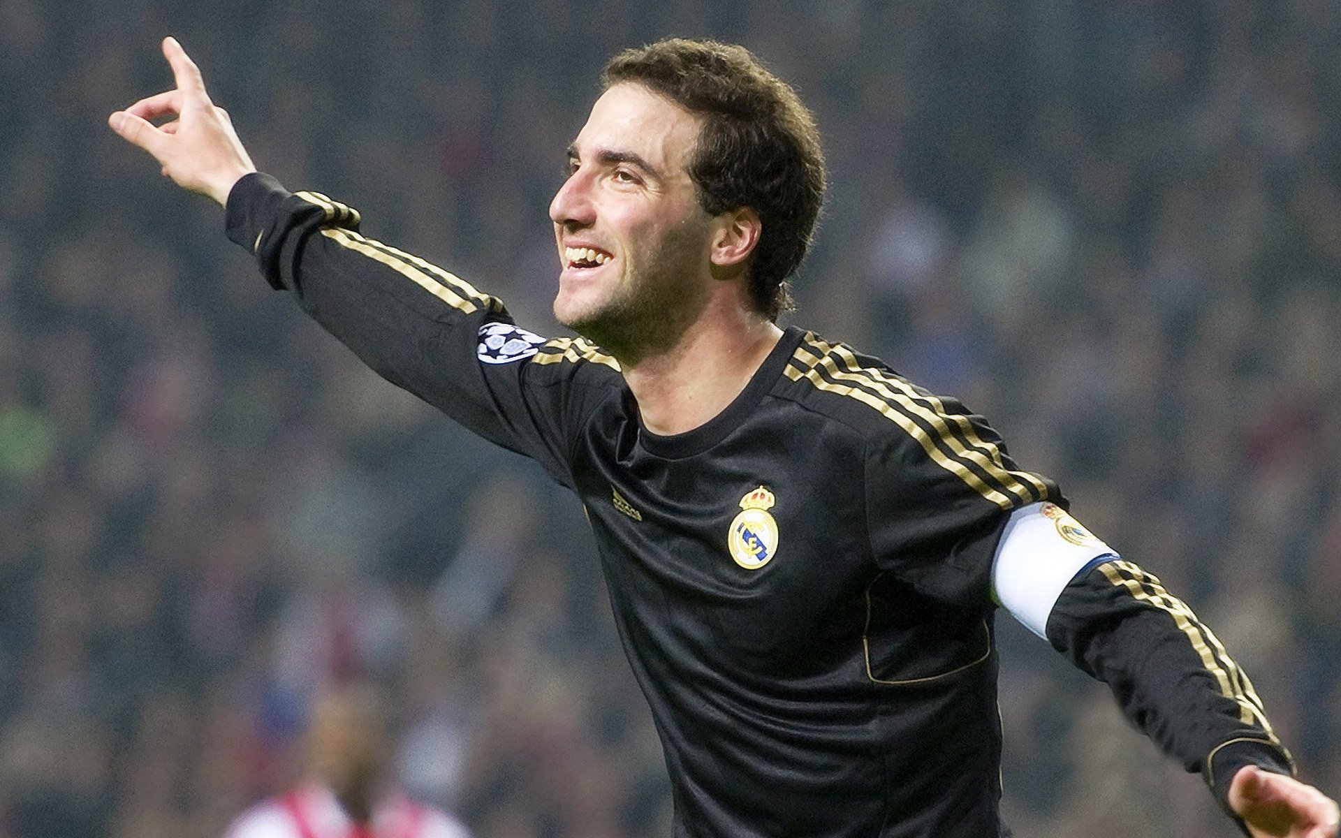 双线战役,福登以统治级表现照亮伊蒂哈德,多特蒙德以战术韧性突围贝蒂斯