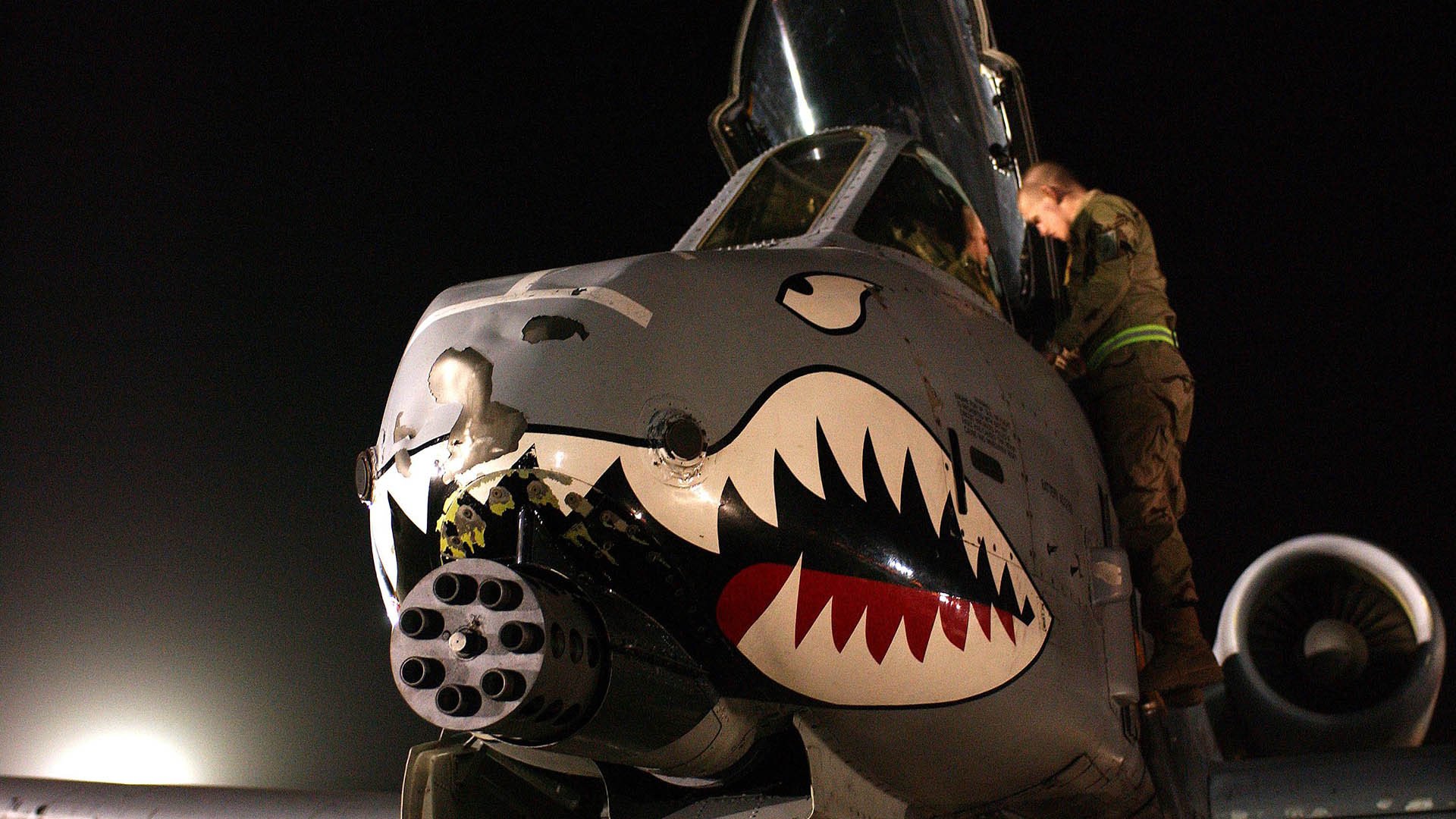 赛道争锋，当F1决胜战魂注入活塞制霸的钢铁洪流