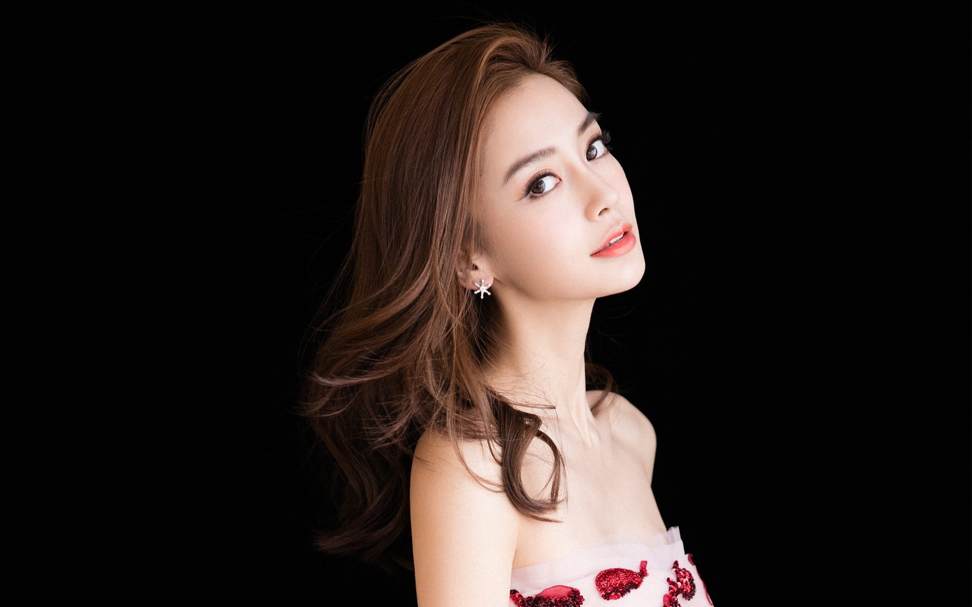 贝恩绽放之夜，一颗新星如何用实力改写比赛，活塞以团队统治力全面压制湖人