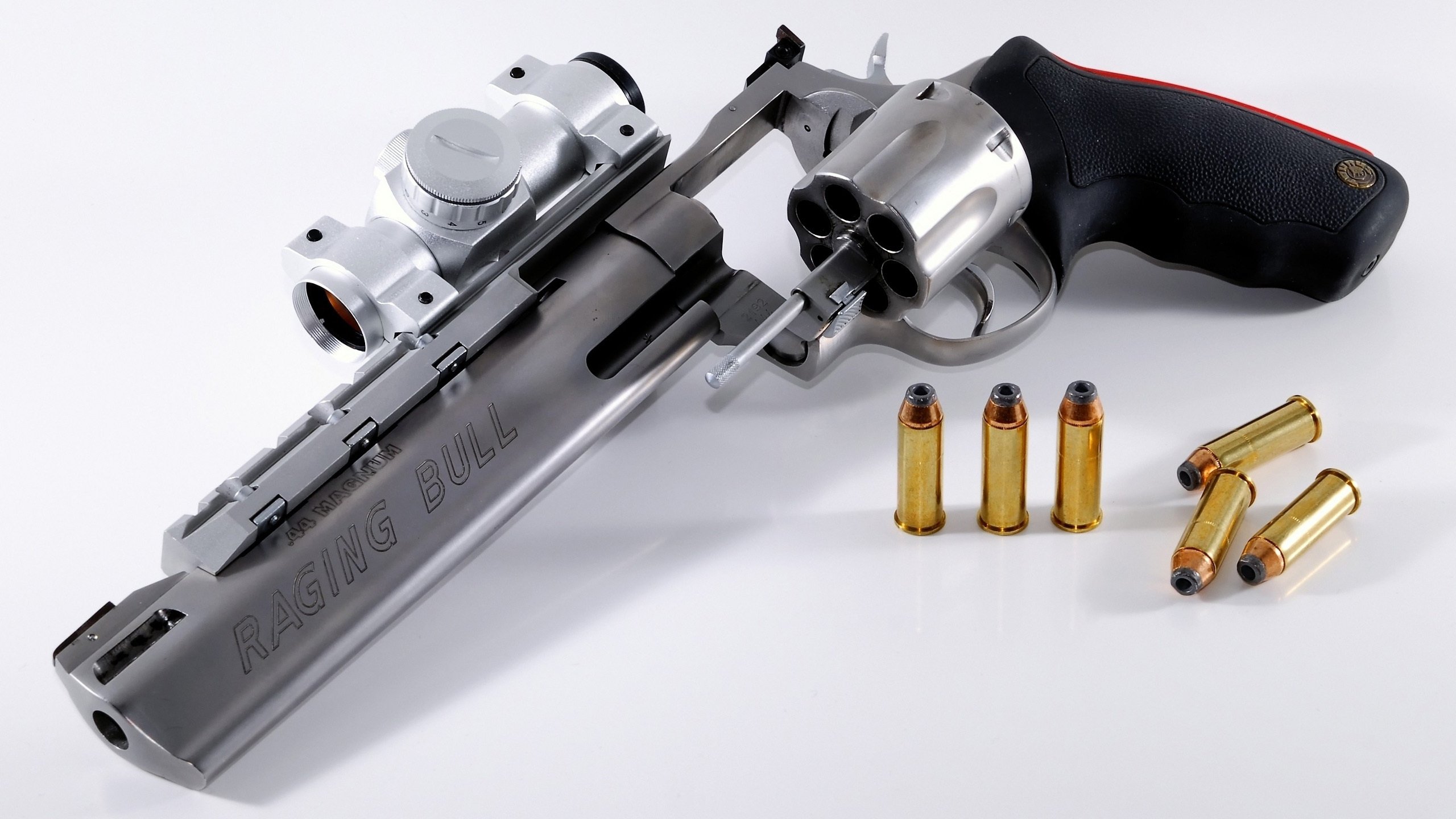 夜之唯一节拍，拉文，在季后赛的混沌中独自起舞