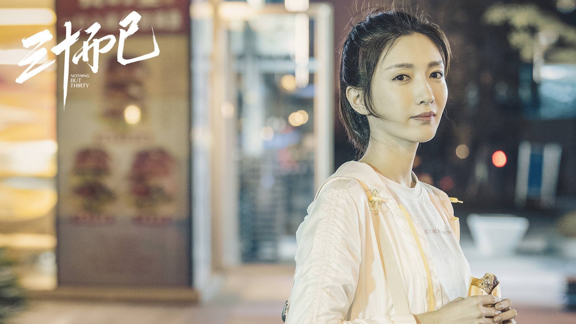 非常有张力。将美职篮(NBA)的灰熊强压76人与欧冠决赛中西亚卡姆接管比赛这两个看似毫无关联的体育事件,通过唯一性这一哲学命题进行缝合,极具挑战性和文学性
