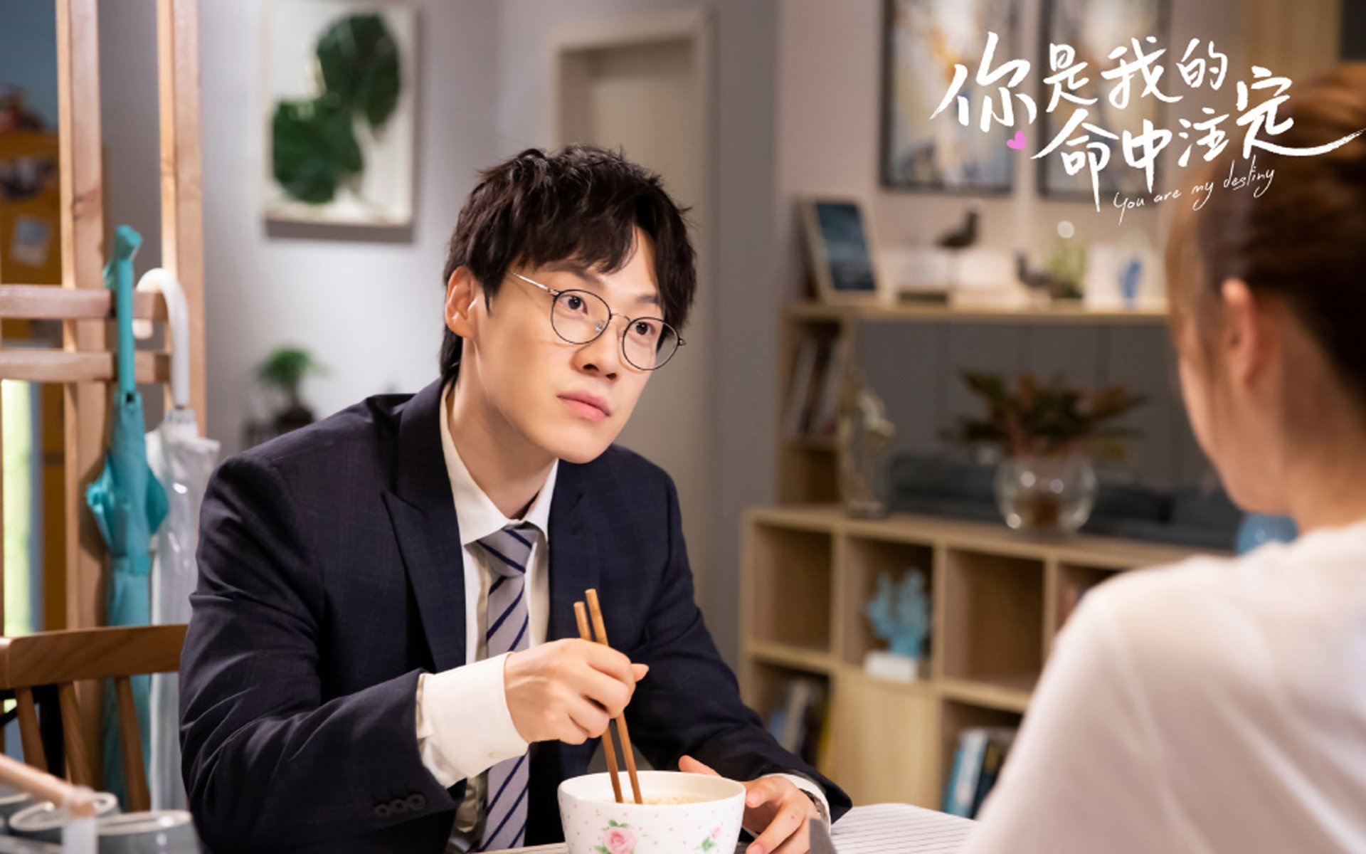充满了打破次元壁的奇幻张力。它将古希腊神话、西班牙豪门足球和日本天才球员置于同一个时空,本身就极具唯一性。我们先来构思一个能够统御这些元素的标题